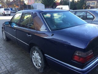 1993 Mercedes-Benz W124 200, синий, 330000 рублей, вид 2