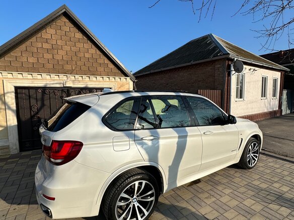 2015 BMW X5 40d III (F15), белый, 3850000 рублей - вид 9
