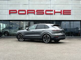 2018 Porsche Cayenne III, серый, 5750000 рублей, вид 3