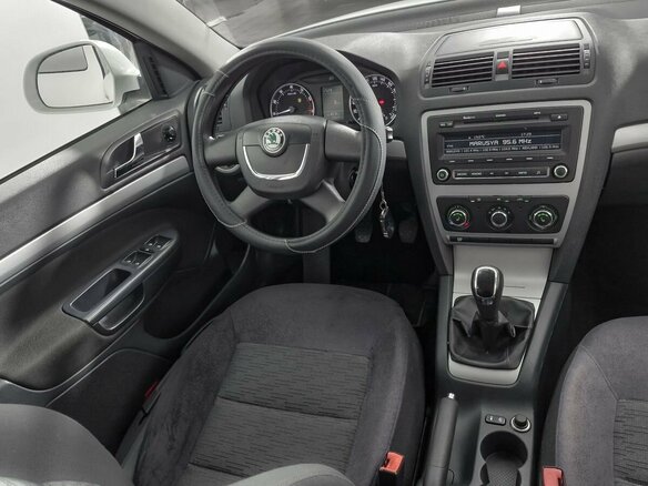 2013 Skoda Octavia II (A5) Рестайлинг, белый, 859000 рублей - вид 14