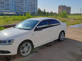 2013 Volkswagen Jetta VI, белый, 1380000 рублей, вид 2