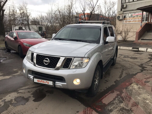 2011 Nissan Pathfinder III Рестайлинг, серебристый