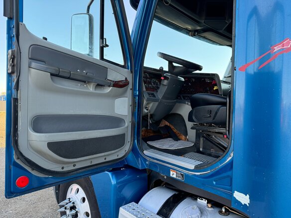 2003 Freightliner Century Class, синий, 2700000 рублей - вид 7