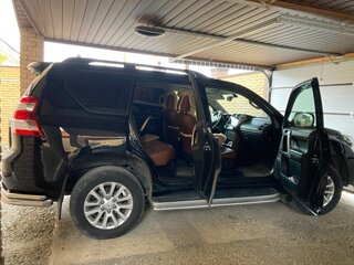 2014 Toyota Land Cruiser Prado 150 Series Рестайлинг 1, чёрный, 4030000 рублей, вид 3