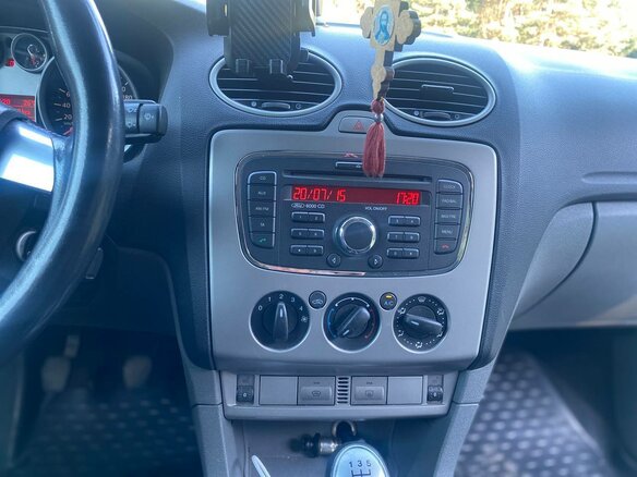 2010 Ford Focus II Рестайлинг, белый, 450000 рублей - вид 24