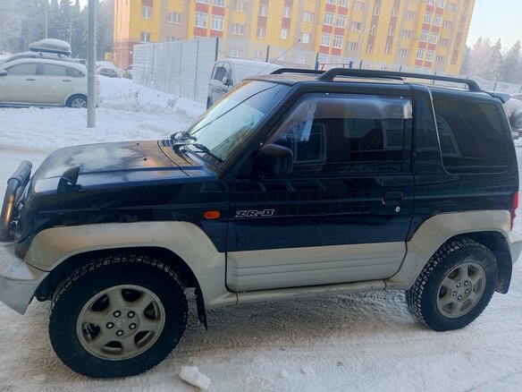 1996 Mitsubishi Pajero Junior, чёрный, 450000 рублей - вид 3