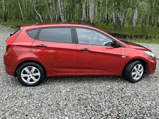 2013 Hyundai Solaris I, красный, 815000 рублей, вид 3