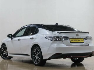2020 Toyota Camry VIII (XV70), белый, 3149000 рублей, вид 4