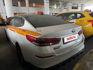 2018 Kia Optima IV Рестайлинг, белый, 818000 рублей, вид 3