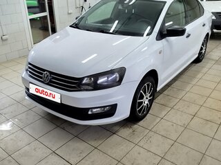 2016 Volkswagen Polo V Рестайлинг, белый, 1000000 рублей, вид 1