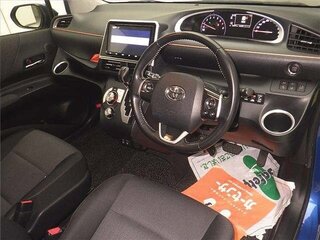 2020 Toyota Sienta II Рестайлинг, синий, 1450000 рублей, вид 3