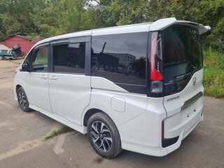 2018 Honda Stepwgn V Рестайлинг, белый, 2600000 рублей, вид 3