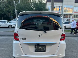 2015 Honda Freed I Рестайлинг 2, белый, 1300000 рублей, вид 3