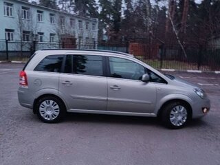 2011 Opel Zafira B Рестайлинг, бежевый, 700000 рублей, вид 4