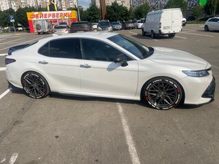 2018 Toyota Camry VIII (XV70), белый, 2750000 рублей, вид 4