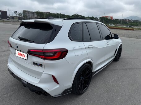 2021 BMW X5 M Competition III (F95), белый, 13500000 рублей, вид 4