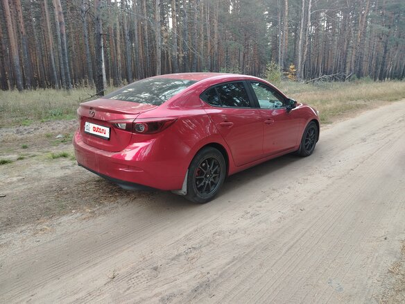 2015 Mazda 3 III (BM), красный, 1199000 рублей - вид 4
