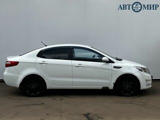 2012 Kia Rio 4-speed III, белый, 690000 рублей, вид 4