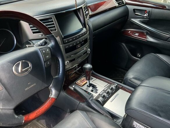 2014 Lexus LX 570 III Рестайлинг, чёрный, 5600000 рублей - вид 6