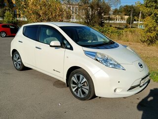 2013 Nissan Leaf (EM57) I (ZE0/AZE0), белый, 1280000 рублей, вид 4