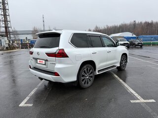 2018 Lexus LX 570 III Рестайлинг 2, белый, 7900000 рублей, вид 4
