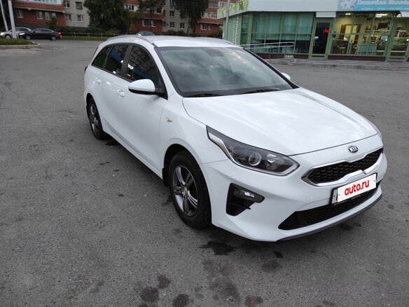 2019 Kia Ceed III, белый, 1600000 рублей - вид 3