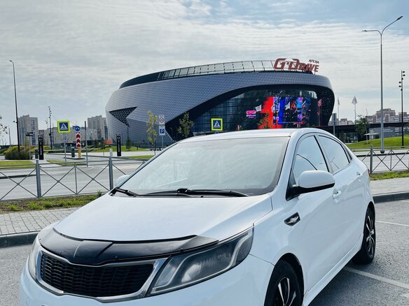 2013 Kia Rio 4-speed III, белый, 950000 рублей