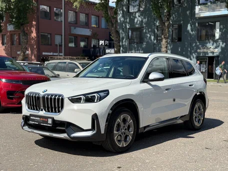 2026 BMW X1 Long 25Li sDrive III (U11/U12), белый, 4190000 рублей, вид 4