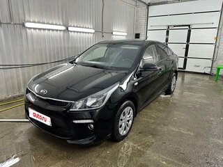 2019 Kia Rio IV, чёрный, 1800000 рублей, вид 1