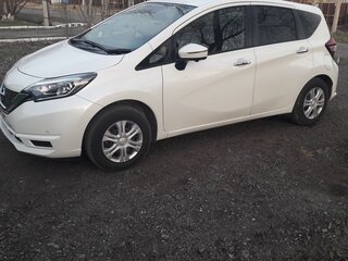 2019 Nissan Note II Рестайлинг, белый, 1010000 рублей, вид 2