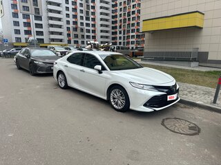 2020 Toyota Camry VIII (XV70), белый, 3950000 рублей, вид 2