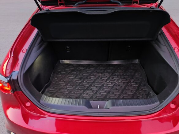 2019 Mazda 3 IV (BP), красный, 1800000 рублей - вид 13