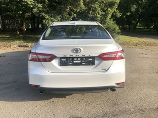 2021 Toyota Camry VIII (XV70) Рестайлинг, белый, 4450000 рублей, вид 3