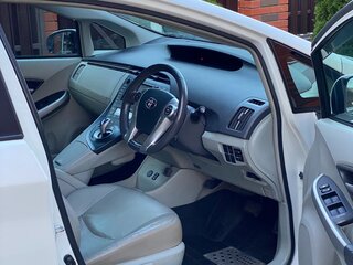 2010 Toyota Prius III (XW30), белый, 1000000 рублей, вид 5