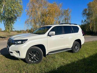2018 Toyota Land Cruiser Prado 150 Series Рестайлинг 2, белый, 5500000 рублей, вид 3