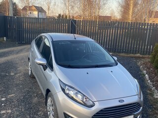 2015 Ford Fiesta Mk6 Рестайлинг, серебристый, 850000 рублей, вид 3