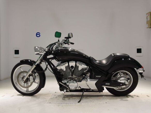 2010 Honda VT 1300CS Sabre, чёрный - вид 30