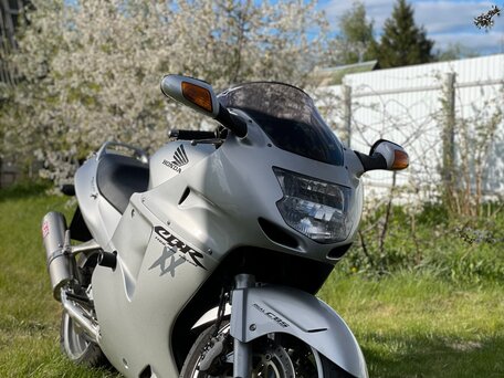 2002 Honda CBR 1100 XX, серебристый, 550000 рублей, вид 1