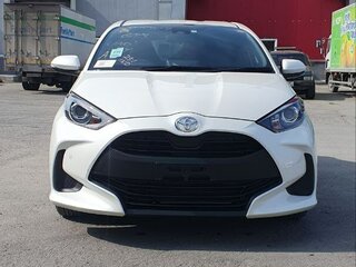 2022 Toyota Yaris IV, белый, 1540000 рублей, вид 1