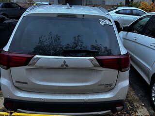 2018 Mitsubishi Outlander III Рестайлинг 2, белый, 2800000 рублей, вид 4