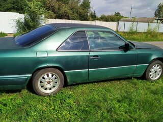 1991 Mercedes-Benz W124 300, зелёный, 380000 рублей, вид 2