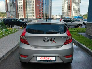 2012 Hyundai Solaris I, серебристый, 675000 рублей, вид 4
