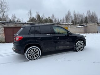 2010 Volkswagen Tiguan I, чёрный, 790000 рублей, вид 3