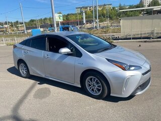 2019 Toyota Prius IV Рестайлинг (XW50), серый, 2100000 рублей, вид 4