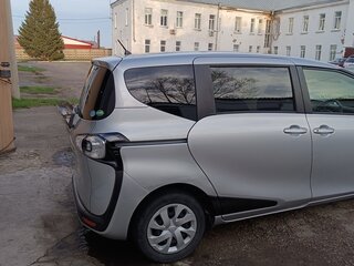 2017 Toyota Sienta II, серебристый, 1700000 рублей, вид 5