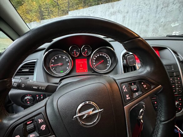 2012 Opel Astra GTC J Рестайлинг, белый, 850000 рублей - вид 9