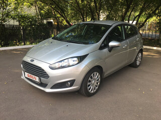 2015 Ford Fiesta Mk6 Рестайлинг, серебристый, 750000 рублей, вид 1