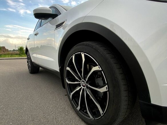 2019 Jaguar E-Pace I, белый, 2800000 рублей - вид 3