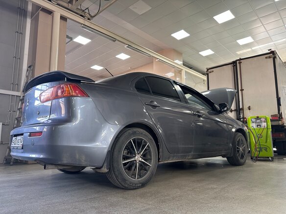 2008 Mitsubishi Lancer X, серый, 625000 рублей - вид 5