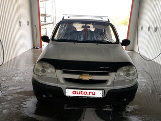 2011 Chevrolet Niva I Рестайлинг, серебристый, 460000 рублей, вид 3